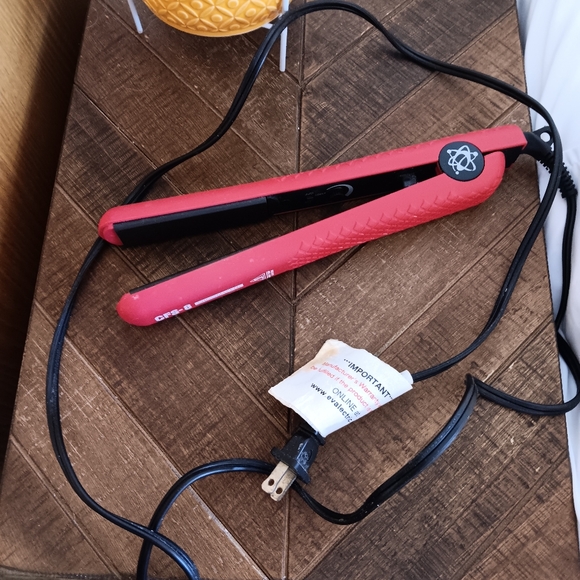 Valectric Red Hair Straightener Styler - Picture 6 of 11